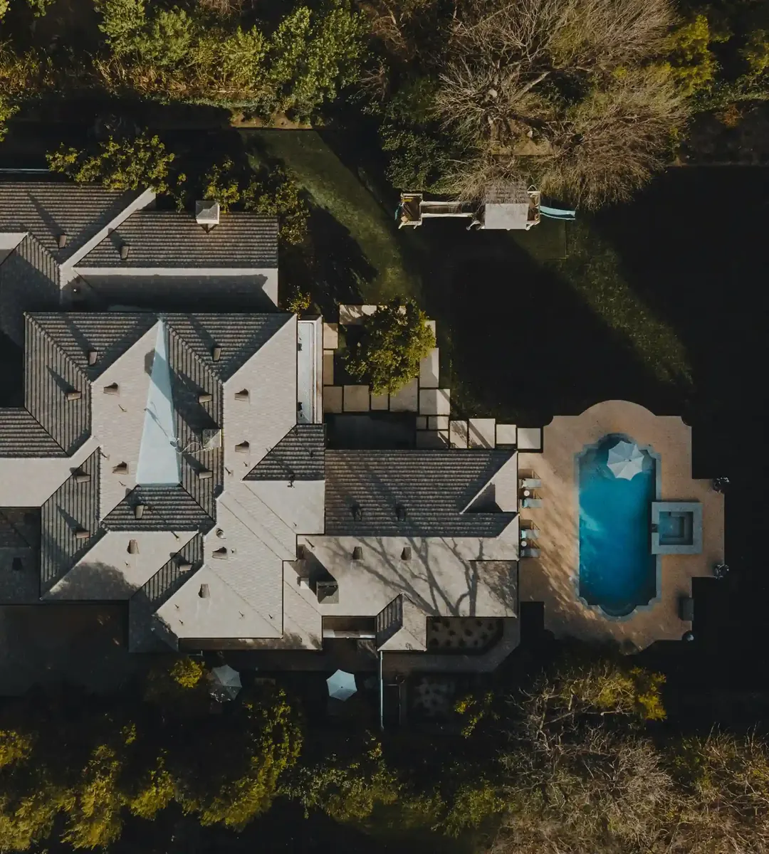 Top-down aerial photograph of a house with a swimming pool