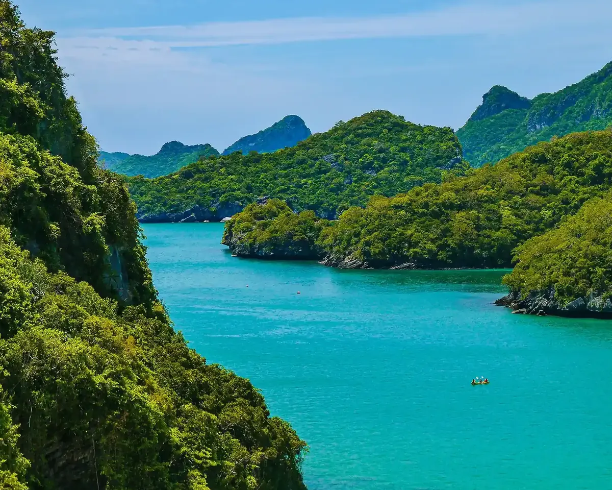 Limestone islands and turquoise water in Ang Thong National Marine Park